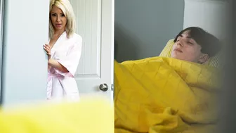 Mischievous mom caught her son fapping in the morning before school