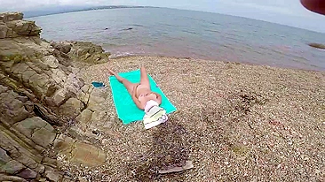 At the public beach this kinky wife masturbate and caught on cam
