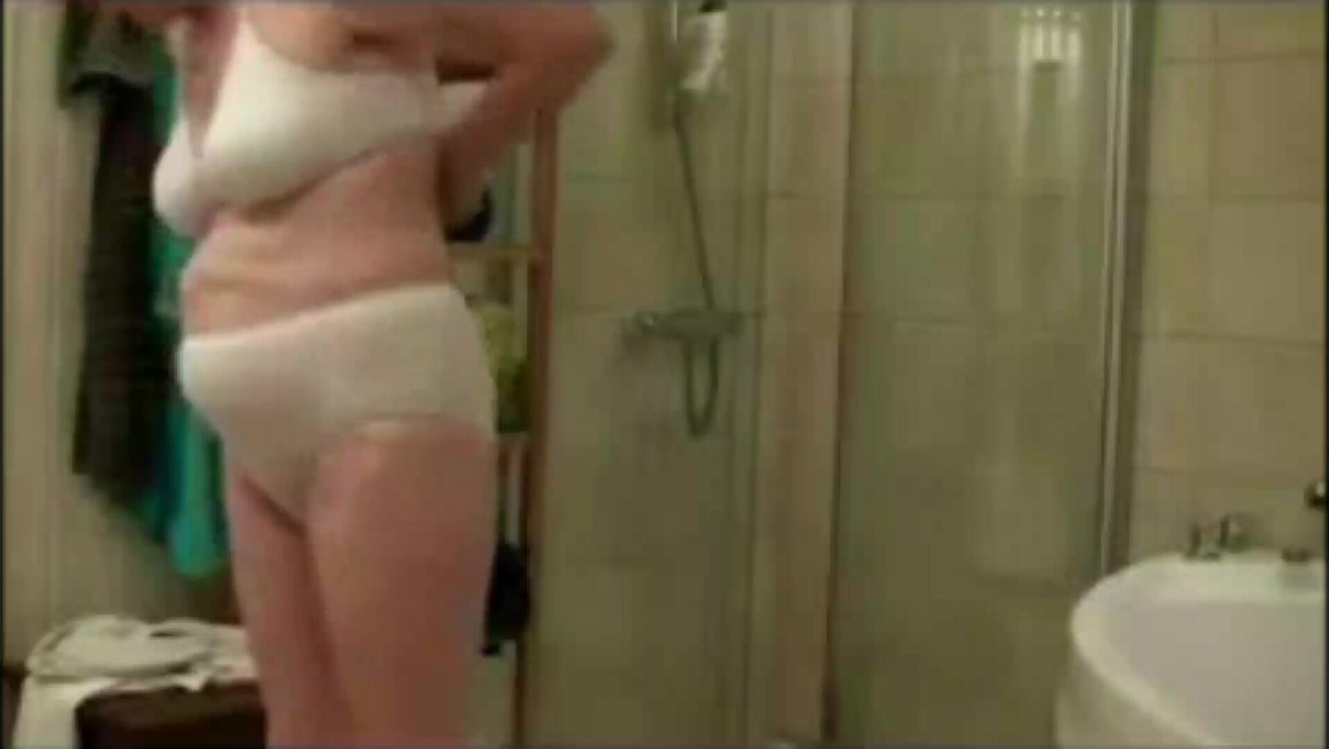 1916px x 1080px - Chubby older housewife woman full naked caught in shower | AREA51.PORN