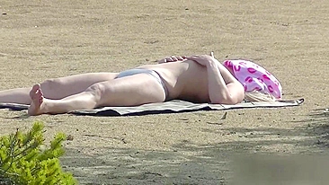 I peeping a tanning and masturbating blonde babe