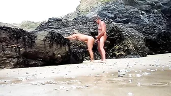 Horny amateur couple makes XXX sex on public beach