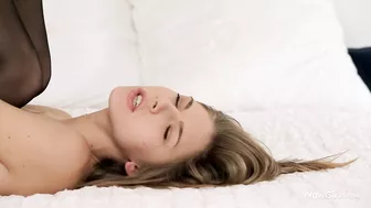 Naked girl knows how to satisfy pussy when there is no cock or XXX toy