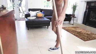 Ebony maid with amazing XXX body does work dressed only in sneakers Ebony maid with amazing XXX body does work dressed only in sneakers