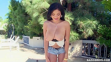 Gorgeous Latina girl reveals her big natural XXX knockers outdoors