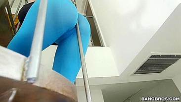 Playful curvy mom in leggings demonstrates juicy XXX ass on stairs