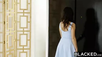 Splendid brunette finds sexual compromise with black Goliath Splendid brunette finds sexual compromise with black Goliath