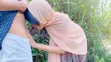 Indian XXX mms porn of homely indian wife with lover in the forest