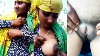 Tribal Dehati aunty showing big boobs and pussy. Indian porn