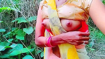 Sexy Desi aunt showing her nude tits and body in  jungle, Indian XXX sex