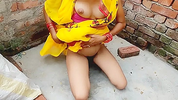 Leaked Indian porn Desi wife showing cute boobs to devar