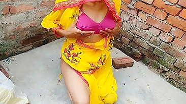 Leaked Indian porn Desi wife showing cute boobs to devar