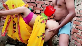 Mature aunty in the yellow saree cheating on her husband with local boy Mature aunty in the yellow saree cheating on her husband with local boy