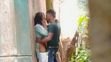 Slutty Desi wife cheats with husband's boss in the outdoors, Indian porn