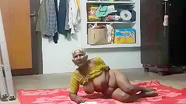 Indian granny secret sex with younger guy