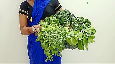 Pretty sister-in-law brings vegetable to devar and gets drilled