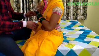 Smart aunty puts on yellow sari and with ease seduces her neighbor