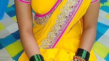 Smart aunty puts on yellow sari and with ease seduces her neighbor