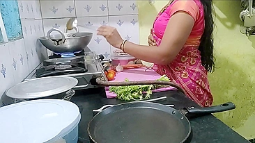 Innocent Bhabhi dragged into sex with boss right in the kitchen