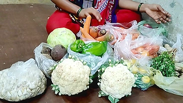 Instead of selling vegetables Desi gal has quick sex with customer