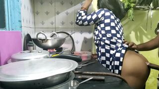 Mature Desi man nicely fucks obedient Bhabhi right in the kitchen