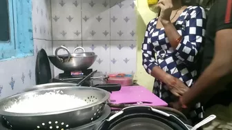 Mature Desi man nicely fucks obedient Bhabhi right in the kitchen