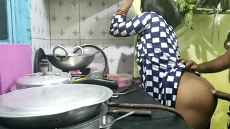 Mature Desi man nicely fucks obedient Bhabhi right in the kitchen