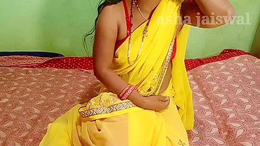 Devar with ease seduces Indian belle in yellow sari to have chudai