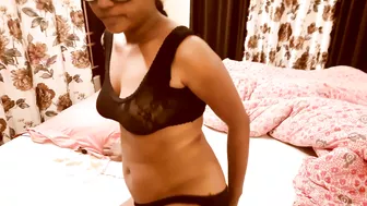 Nerdy sister-in-law sucks devar's penis and gets drilled on bed