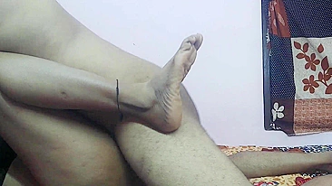 Servant satisfies needs of Indian mistress in pantyhose using his dick