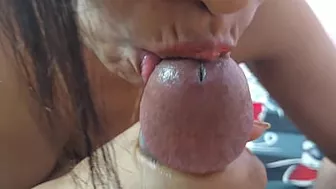 Servant massages Indian mistress and she in return gives him blowjob