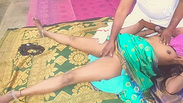 Desi aunty has sex with devar without taking off her green sari