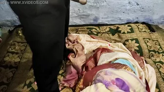 Amateur Desi housewife has romantic sex with lover on the floor