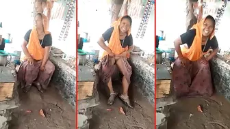 Penniless shopkeeper Desi aunty mature show pussy local boy for cash