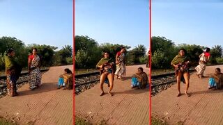 Big boobs Desi aunty showing pussy local boy at the train stop