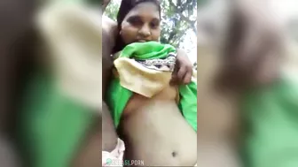 Desi brother finger mischievous sister’s pussy in outdoor - MMs porn