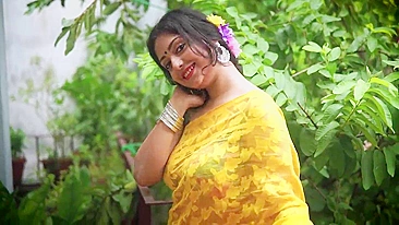 NuFlix   - Sexy Bhabhi in Yelow Saree Showing Boobs