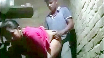 Indian Porn, Desi lovers hiding in ruin, caught while while fucking