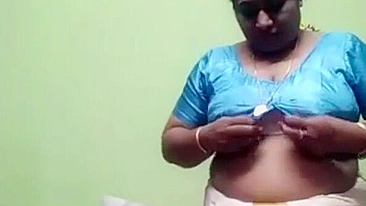 Mallu aunty shows on XXX cam her abnormally big boobs, indian xxx sex