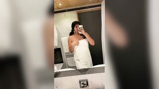 Bored Nri girl nude selfie she shows boobs and pussy, leaked indian sex