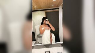 Bored Nri girl nude selfie she shows boobs and pussy, leaked indian sex