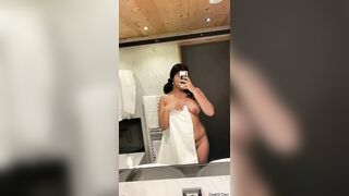 Bored Nri girl nude selfie she shows boobs and pussy, leaked indian sex