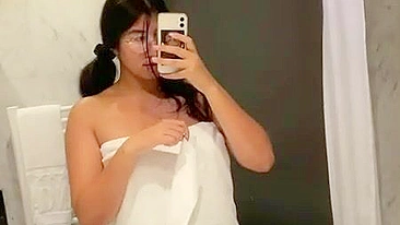 Bored Nri girl nude selfie she shows boobs and pussy, leaked indian sex