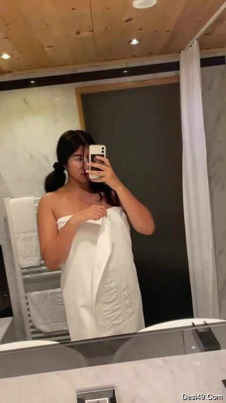 Bored Nri girl nude selfie she shows boobs and pussy, leaked indian sex |  AREA51.PORN
