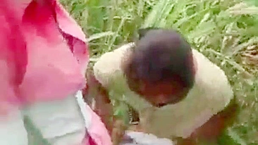 Desi cheating wife was caught fucking with her village BF in field