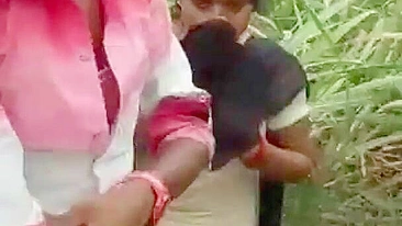Desi cheating wife was caught fucking with her village BF in field