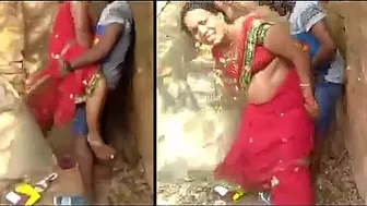 Outdoor Bhabhi seduces devar! This cheating wife caught by local boy on cam