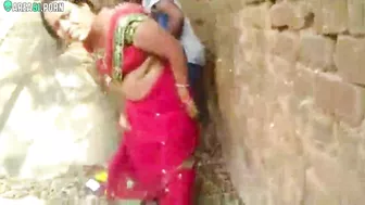Outdoor Bhabhi seduces devar! This cheating wife caught by local boy on cam