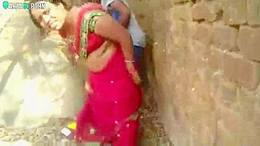 Outdoor Bhabhi seduces devar! This cheating wife caught by local boy on cam