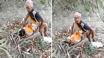 Indian man in turban fucks wife outdoors and is caught by phone camera Indian man in turban fucks wife outdoors and is caught by phone camera