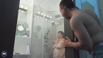 Fucking mom um badroom with das sleeping, real inset sex